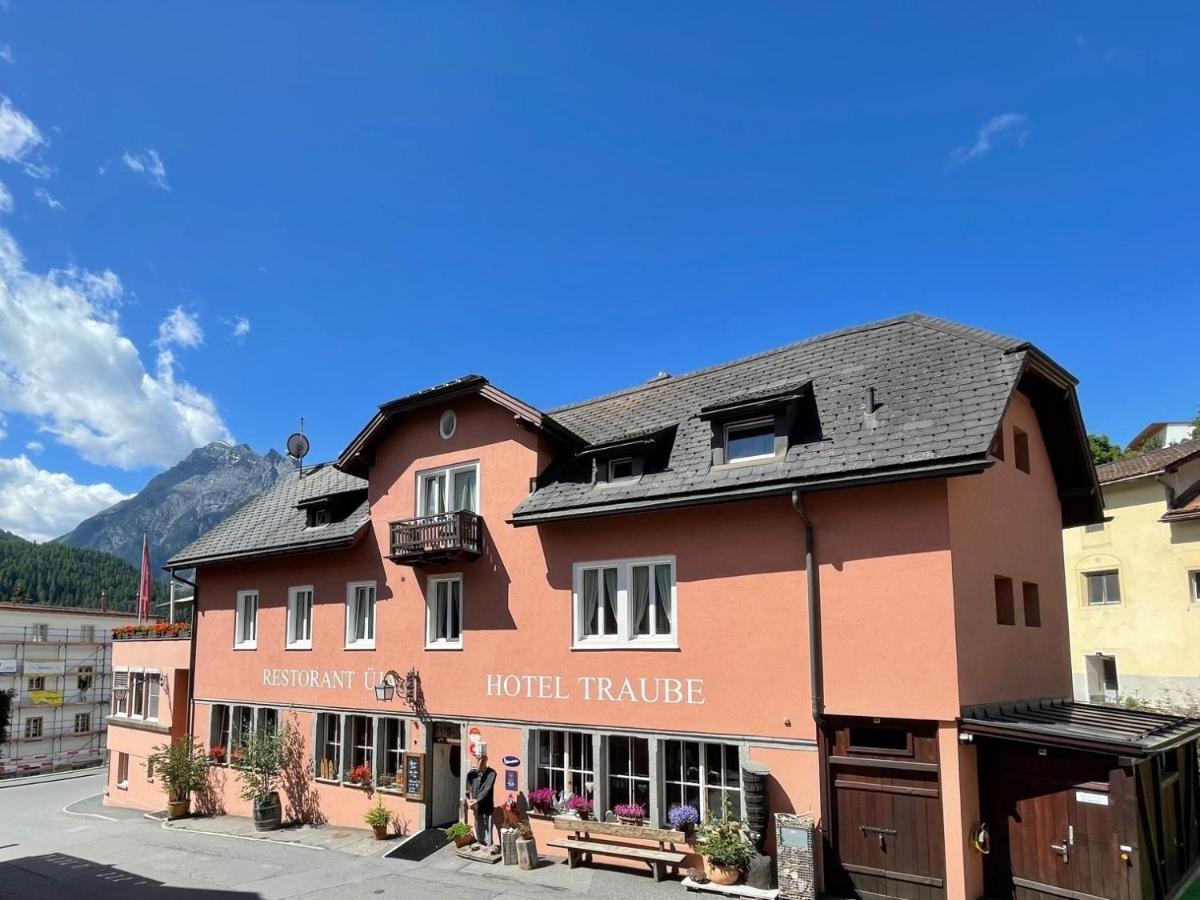 Hotel Traube Scuol Esterno foto